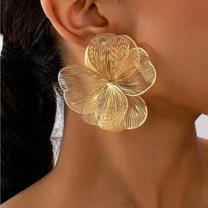 NEW Radiant Gold Floral Textured Earrings